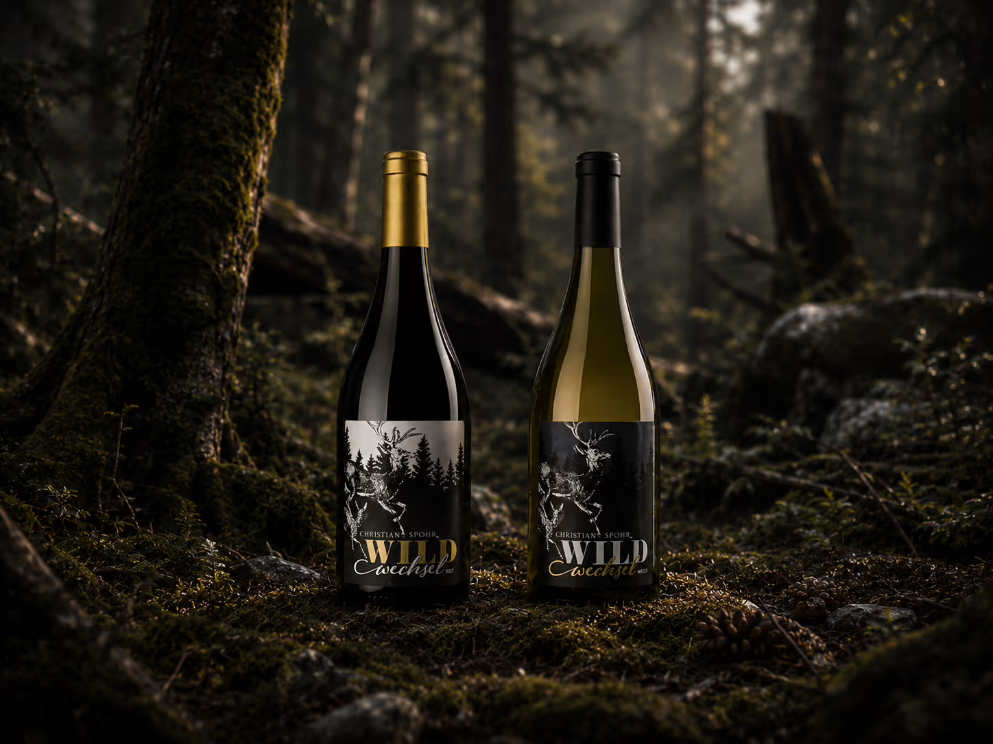 Weinetiketten-Design »Wildwechsel« für Weingut Spohr – Rot- und Weißweinflasche im Waldmotiv