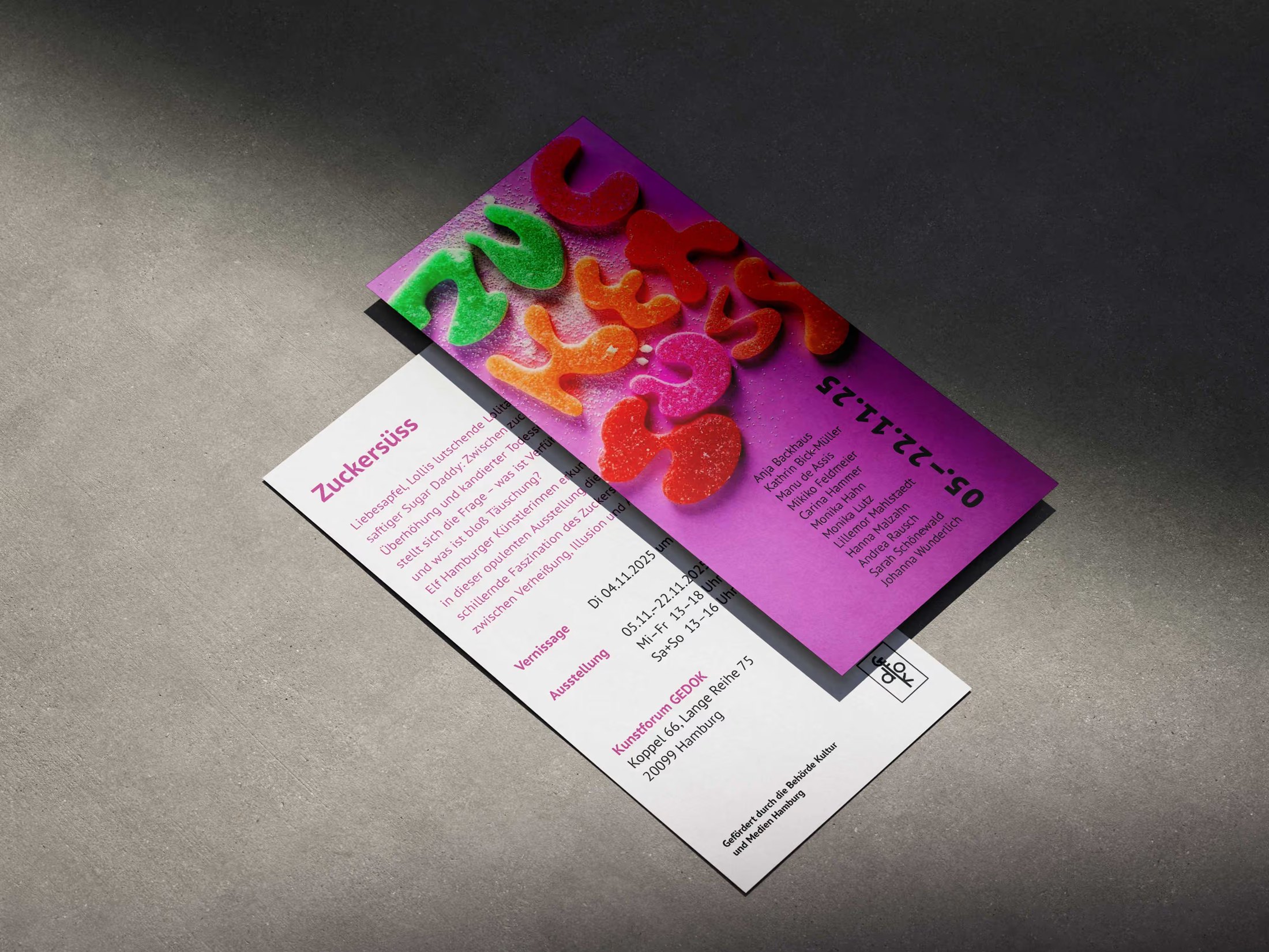Flyer zur Ausstellung »Zuckersüß« der GEDOK Hamburg mit Terminen – Flyerdesign von Manu de Assis