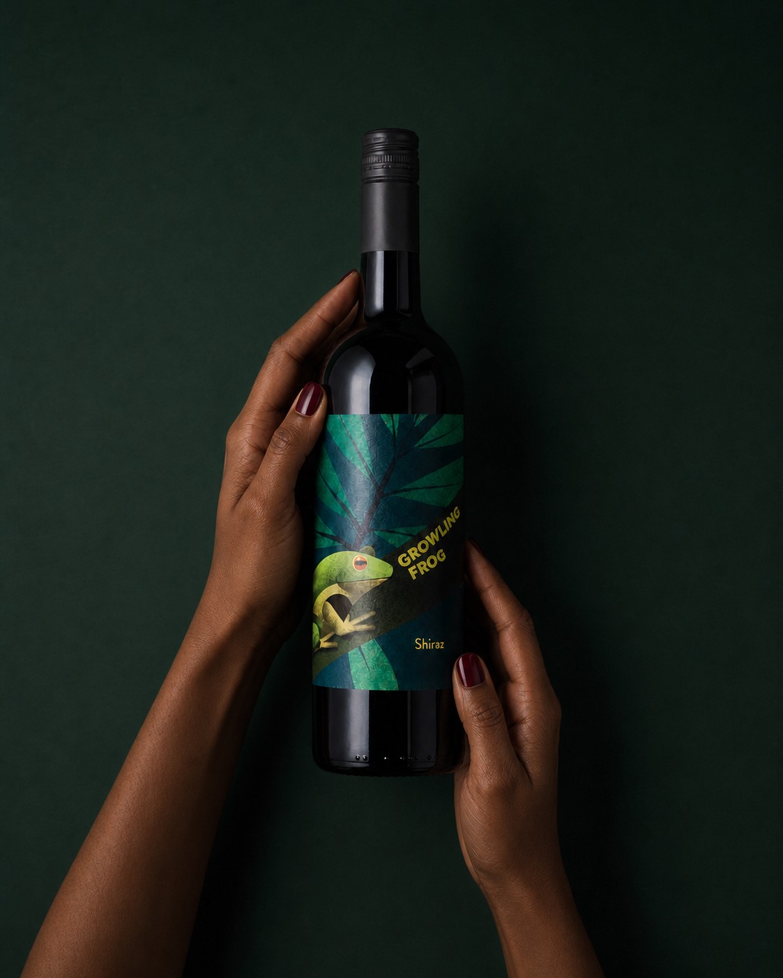 Etikett-Detail »Growling Frog« Chardonnay – Frosch-Illustration von Manu de Assis